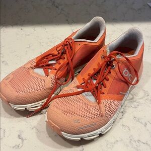 On Running Cloudflyer Sneakers
Size 9